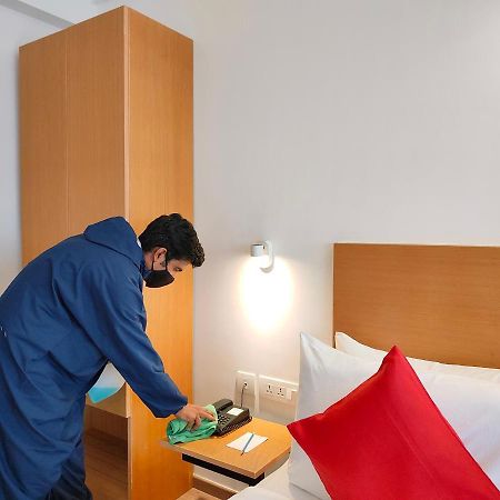 Kanak Beacon Hotel - Ashram Road Ahmedabad Bagian luar foto