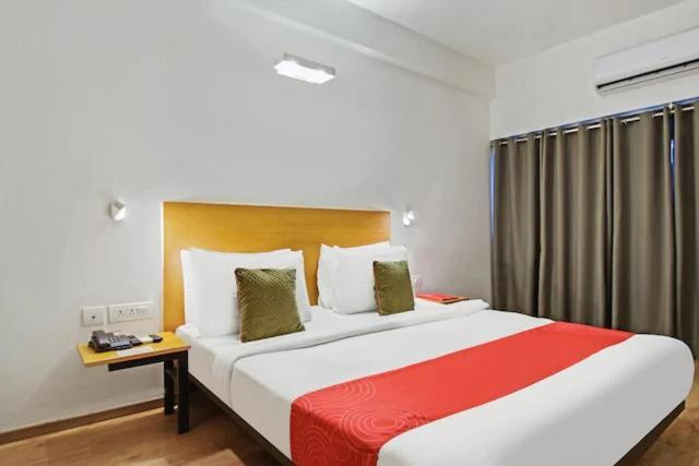 Kanak Beacon Hotel - Ashram Road Ahmedabad Bagian luar foto