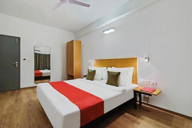 Kanak Beacon Hotel - Ashram Road Ahmedabad Bagian luar foto