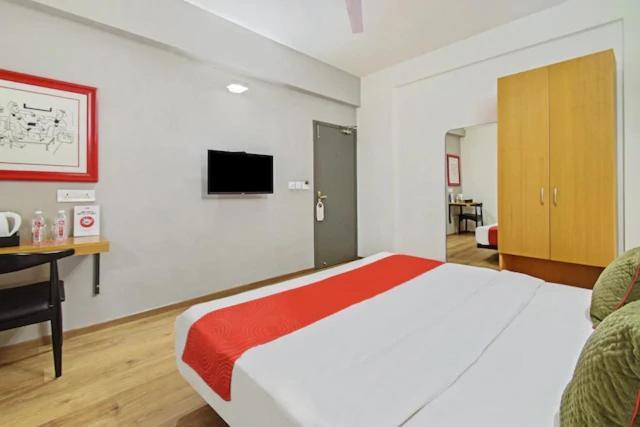 Kanak Beacon Hotel - Ashram Road Ahmedabad Bagian luar foto