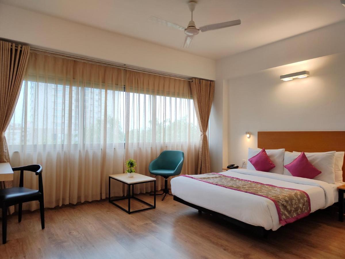 Kanak Beacon Hotel - Ashram Road Ahmedabad Bagian luar foto