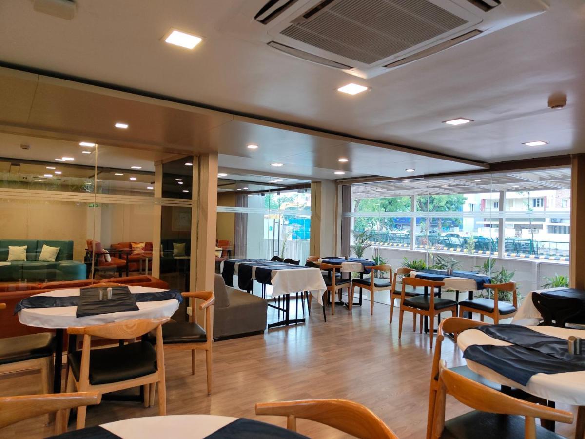 Kanak Beacon Hotel - Ashram Road Ahmedabad Bagian luar foto