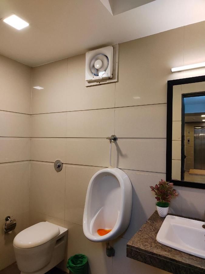 Kanak Beacon Hotel - Ashram Road Ahmedabad Bagian luar foto